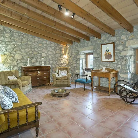 Owl Brullet - Rustic Pollença